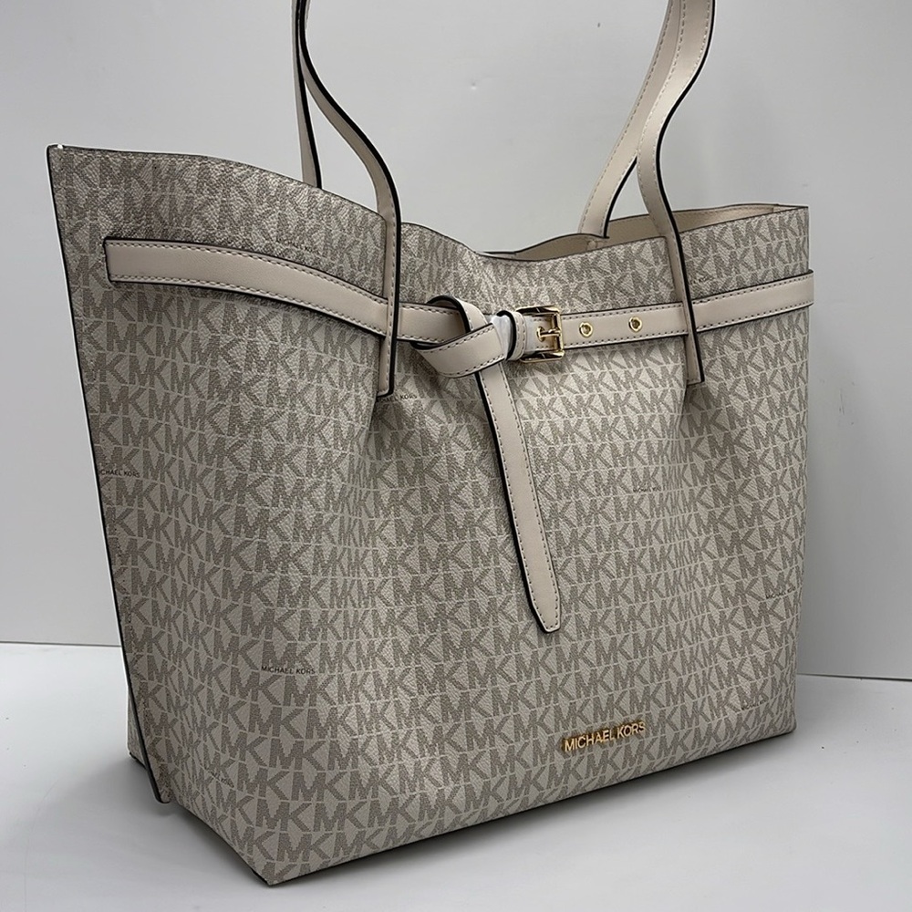 Michael Kors Emilia Large Logo Tote Bag 
COLOR LT CRM MULTI
NWT - Picture 5 of 16